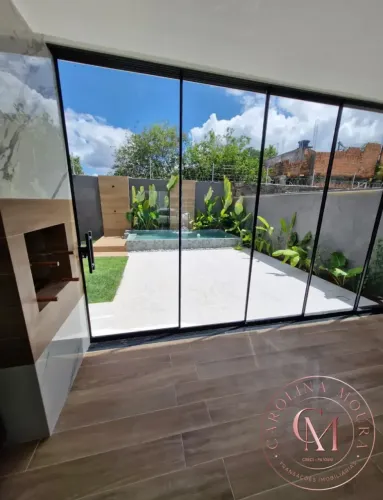 Condomínio Euroville. Casa com 3 suítes, piscina com cascata.
