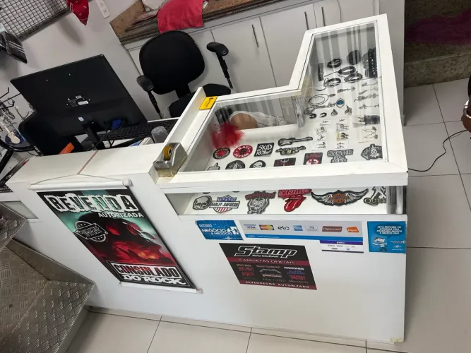 Balcão de MDF com Vidro em L