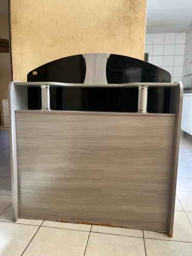 VENDO ESTE ESTREVSNINHA DE CABECEIRA DE CAMA USADO