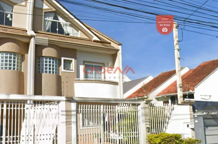 Sobrado com 2 quartos e 2 vagas à venda no Xaxim