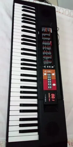 Teclado YAMAHA F51 Está Novíssimo