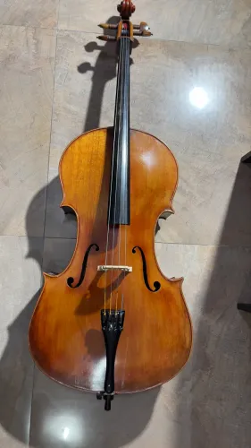 Violoncelo artesanal, modelo Domenico Montagnana