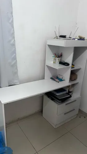 Escrivaninha branca 