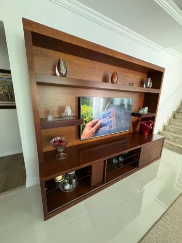 Estante de Madeira 2,50m com Rack e Painel para TV - Perfeito Estado