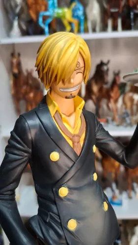 Action figure Sanji Grandista One Piece com caixa