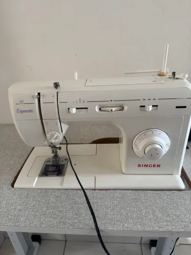 Máquina de Costura Singer
