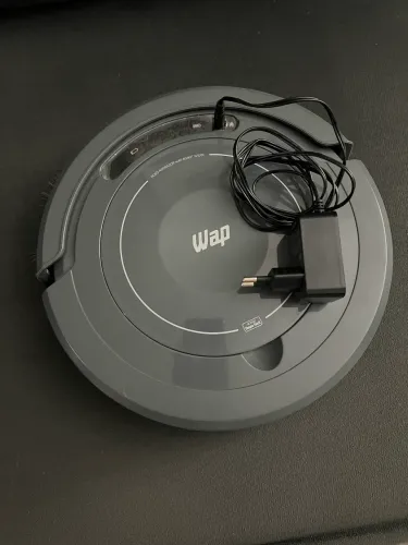 Vendo um sofá 2 lugares e um aspirador robô usados e semi novos.