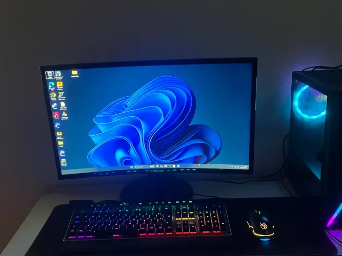 Vendo pc gamer e monitor curvo de 27?