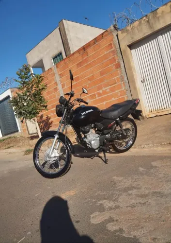 Vendo fan 125 pedal ótima para o dia a dia 