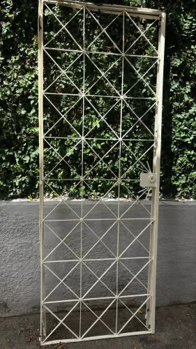 Grade de ferro para porta (completa c/fechadura)