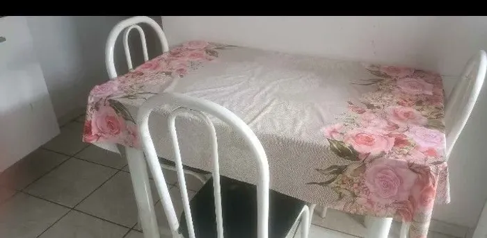 Mesa 3 cadeiras usada