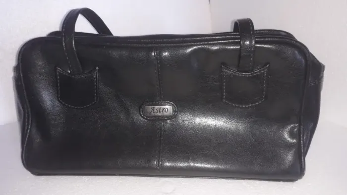 Bolsa feminina Astro cor preta usada mas conservada