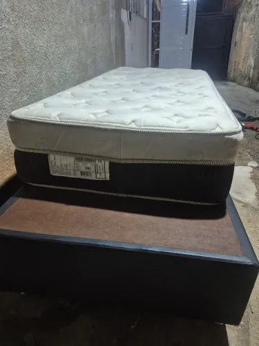 Cama de solteiro com colchão
