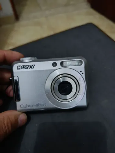 Câmera da Sony 7.2 megapixels + cartão de memória