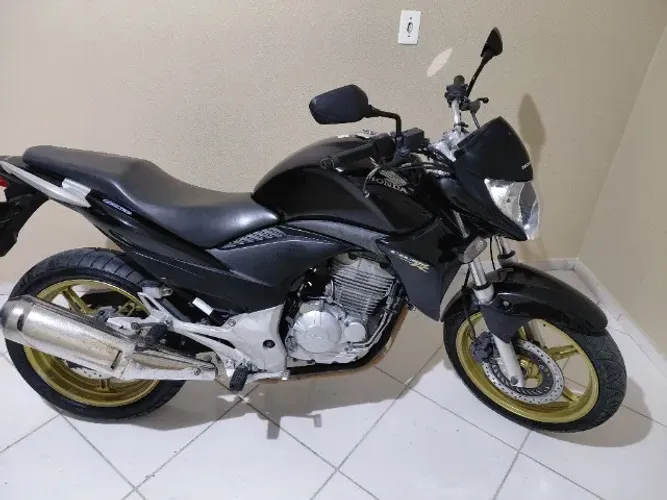 Cb 300r preta