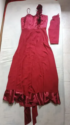 Vendo vestido de festa