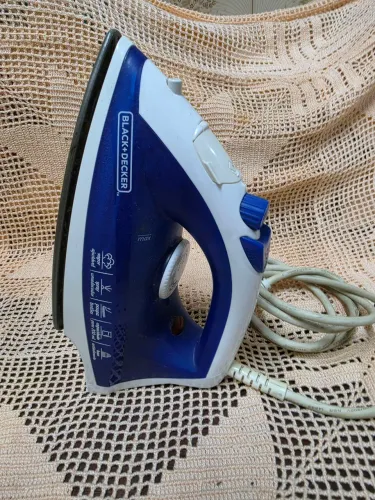 Ferro a vapor Black Decker