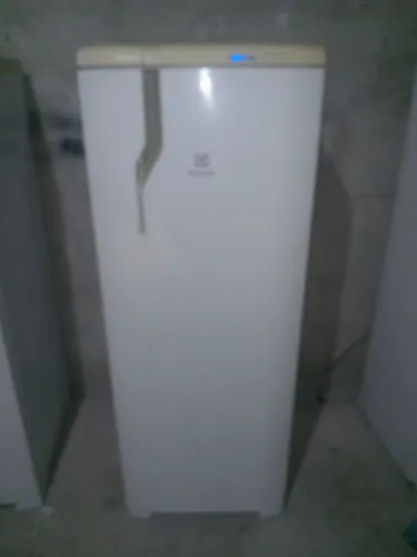 Geladeira Electrolux frosfree 390 com marca de uso 
