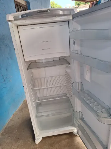 Vende-se geladeira 