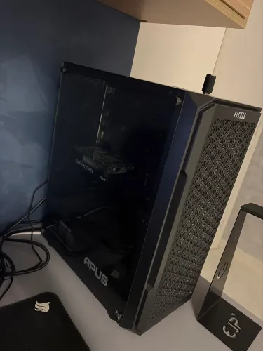 Pc gamer com pouco uso e monitor embutido