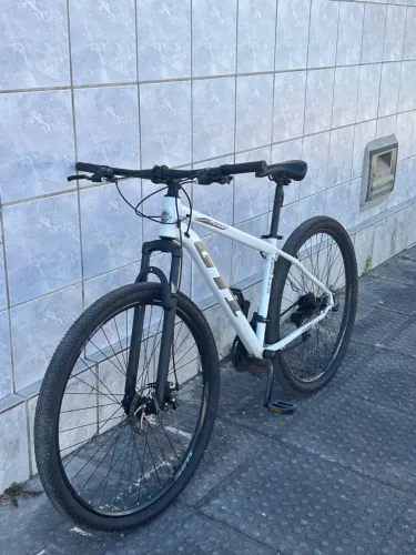 BICICLETA GTI ARO 29 BRANCA