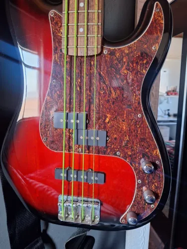 CONTRABAIXO FENDER 4 CORDAS