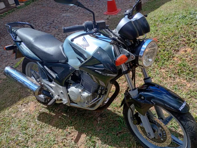 Vendooo ou troco cbx250 toda revisada