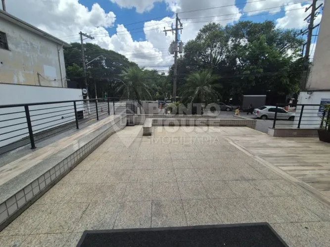 Sala comercial à venda ou locação , 2 banheiros, ar condicionado, 1 vaga ao lado do metrô