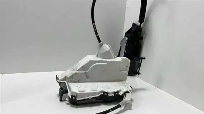 Fechadura Da Porta Traseira Direita Peugeot 308 2012 Á 2016