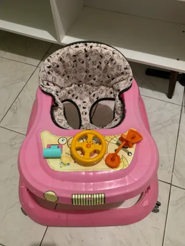 ANDADOR DE BEBÊ SUPER CONSERVADO