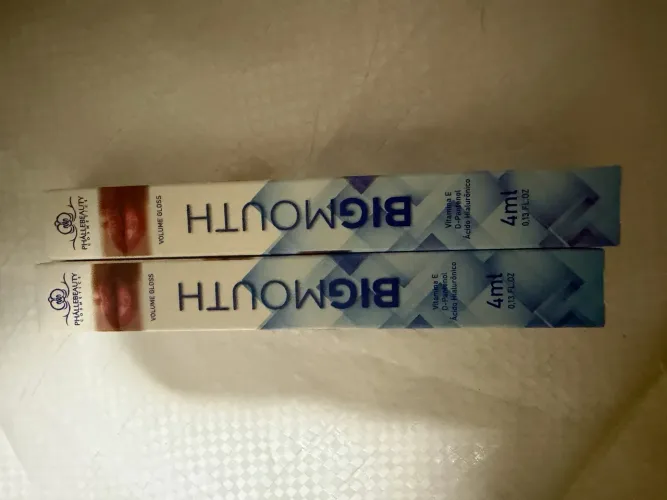 Gloss aumenta o lábio