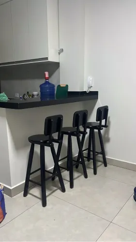 3 banquetas de madeira