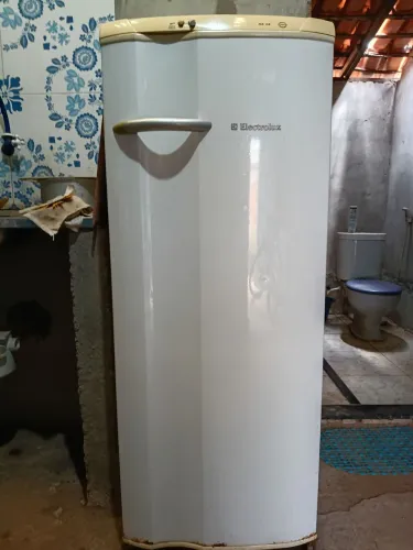 Geladeira Eletrolux degelo prático - RE28 super