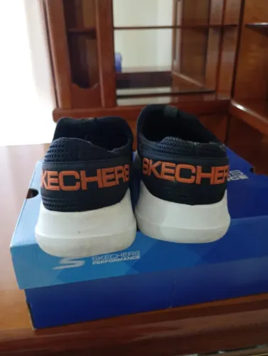 Vendo tênis Skechers Performance preto slip-on