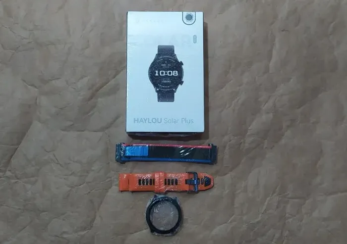 Smartwatch Haylou Solar Plus em Estado de Novo + 2 Pulseiras + Capa Protetora