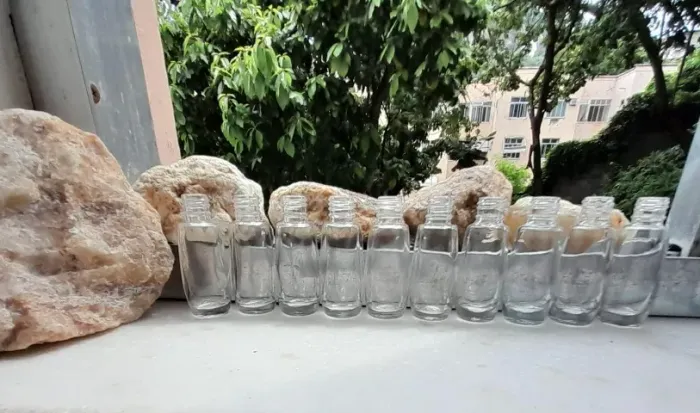 Vidro de esmalte para artesanato ou lembrancinha