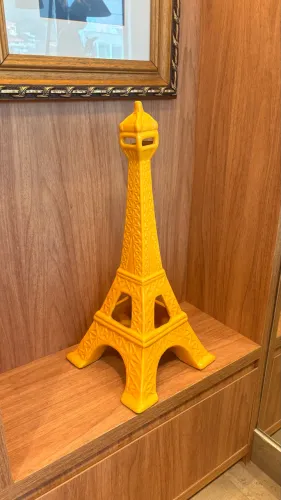Torre Eiffel amarela