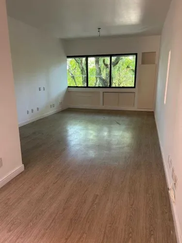 Sala comercial à venda no bairro Independência - Porto Alegre/RS