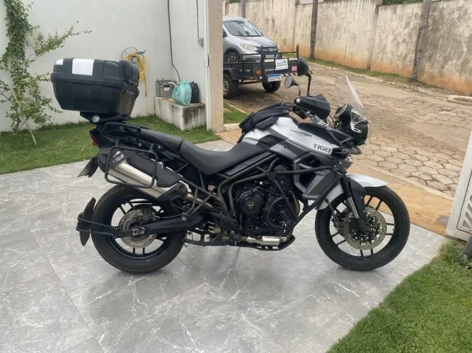 TRIUMPH TIGER 800 XRx 2018 - CINZA - 62.000 KM - MUITO BEM CUIDADA