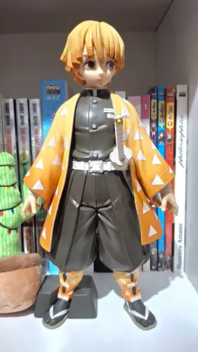 Action figure Zenitsu Grandista Demon Slayer original com caixa