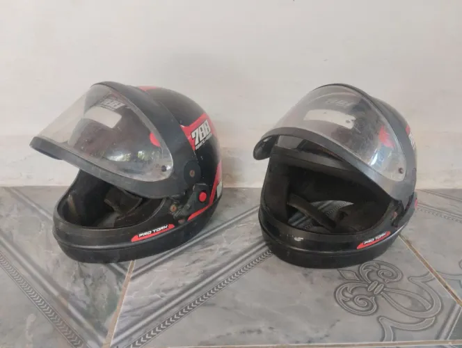 Vendo dois capacetes PRO TORK SPORT seminovos sem detalhes