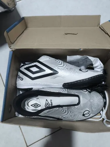Chuteira umbro futsal society