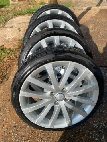 Rodas 17 com pneu ?