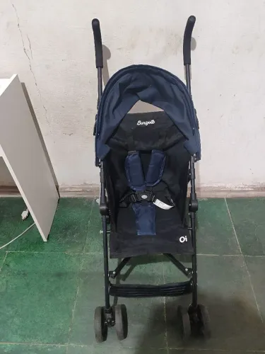 Carrinhoo de bebê semi novo bem conservado