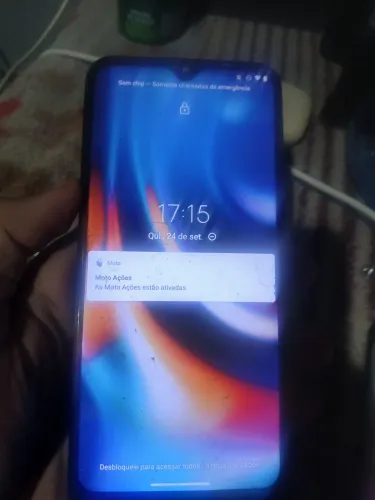 Celular, motorola funcionando.