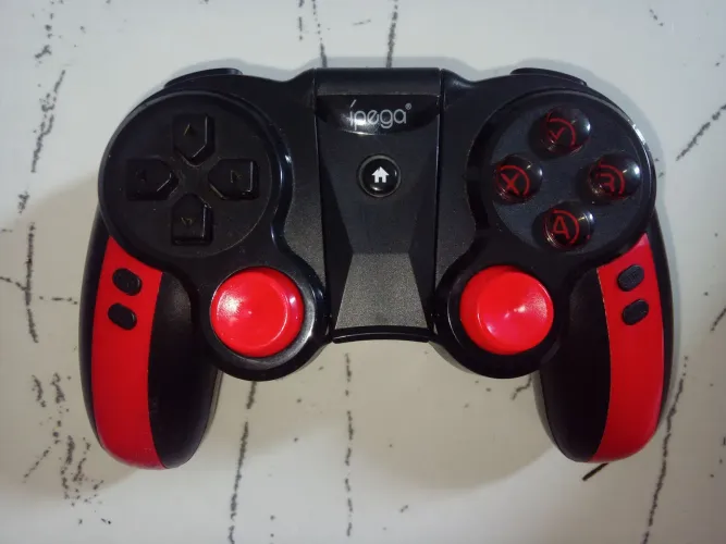 Gamepad Ípega Bluetooth em ótimo estado de conservação 