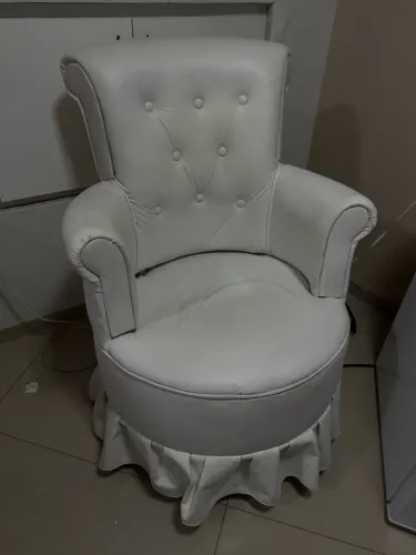 2 POLTRONAS DE AMAMENTAÇÃO BRANCAS