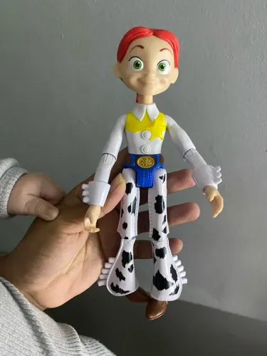 Boneca jessie Mattel, tem a caixa e o chapéu 