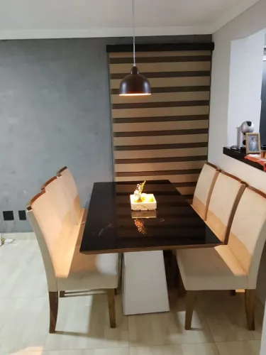 Mesa com 6 cadeiras