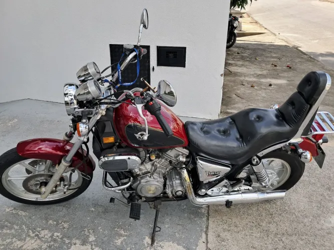 Kawasaki Vulcan VN750 97/97. Excelente estado para placa preta.